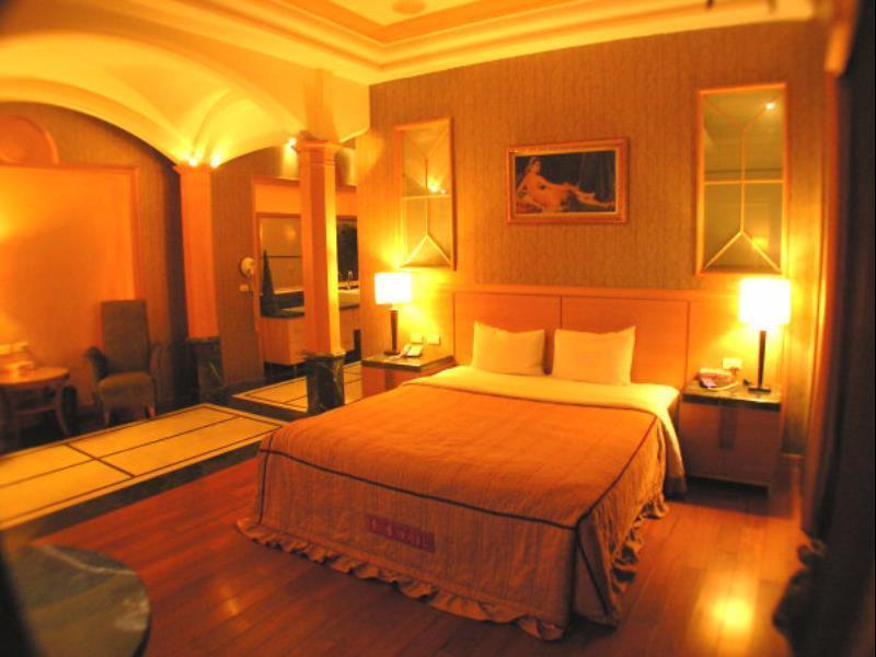 Changsing Business Motel Tainan Luaran gambar