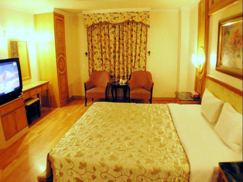 Changsing Business Motel Tainan Luaran gambar