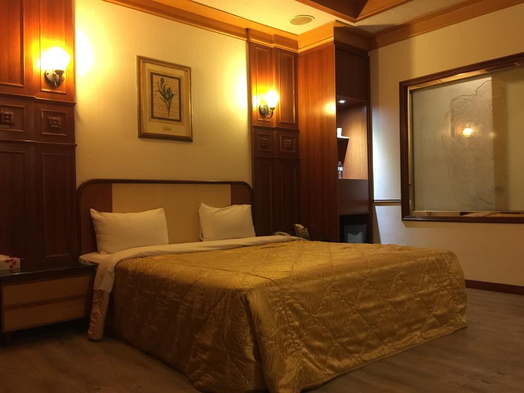 Changsing Business Motel Tainan Luaran gambar