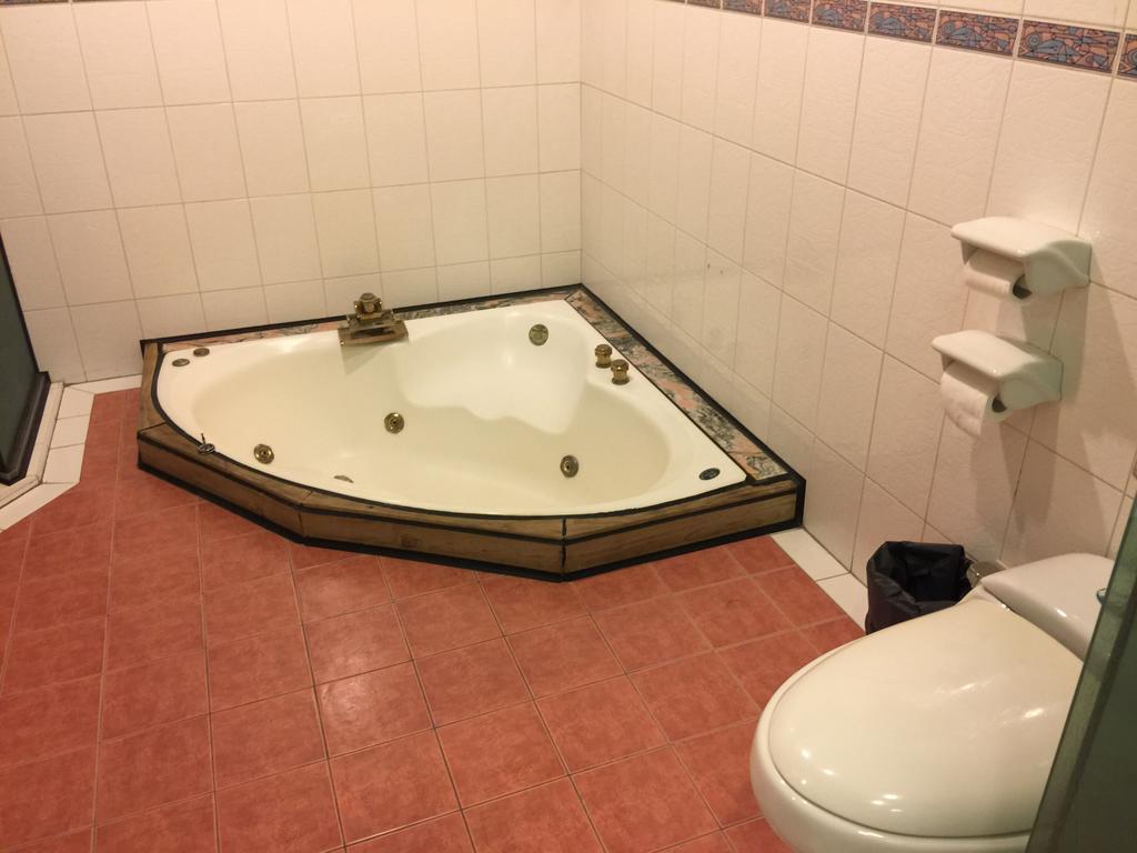 Changsing Business Motel Tainan Luaran gambar