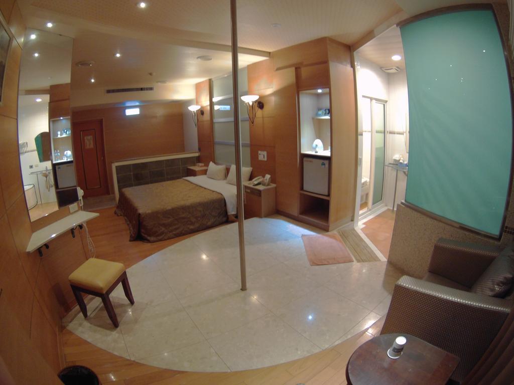 Changsing Business Motel Tainan Luaran gambar