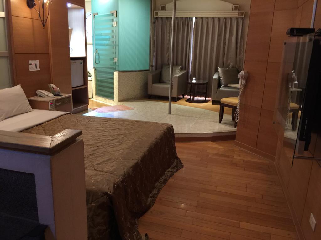 Changsing Business Motel Tainan Luaran gambar