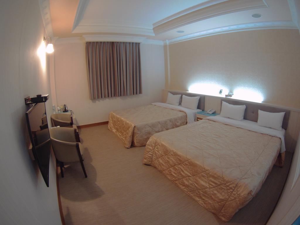 Changsing Business Motel Tainan Luaran gambar