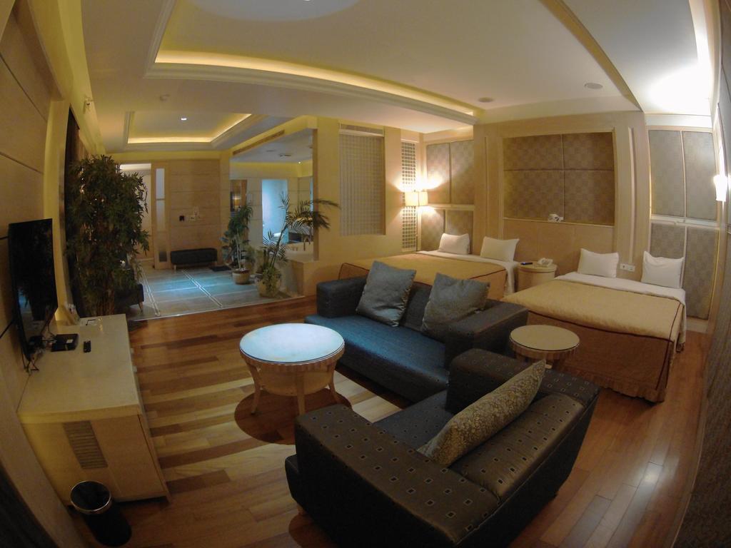 Changsing Business Motel Tainan Luaran gambar