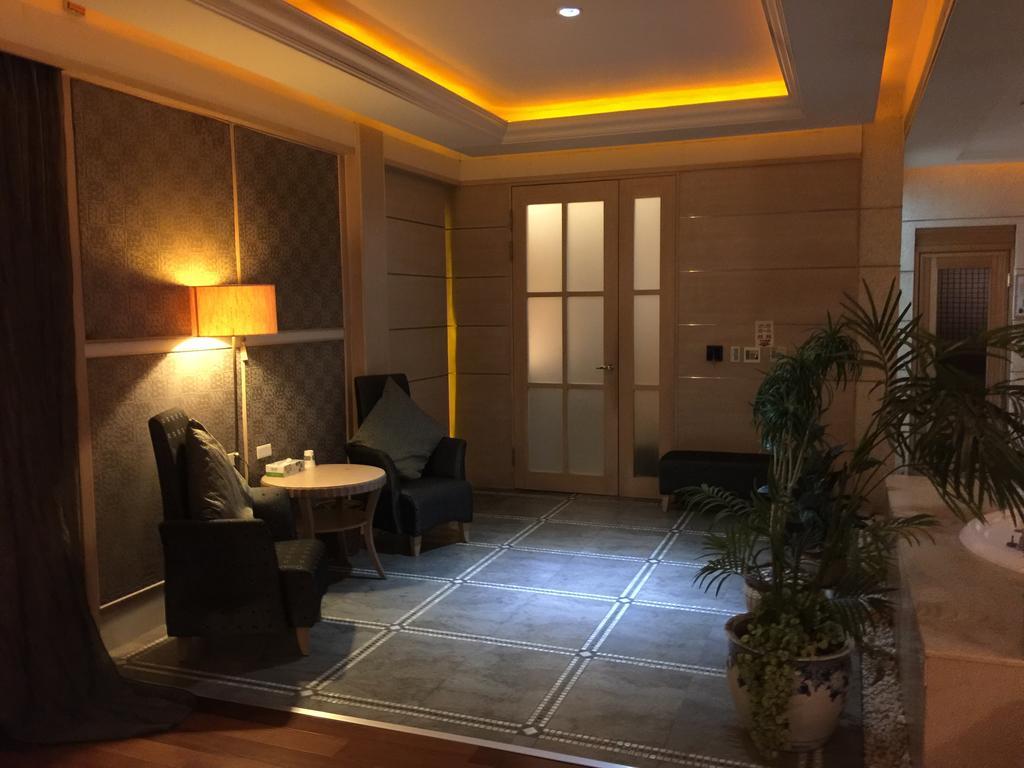 Changsing Business Motel Tainan Luaran gambar