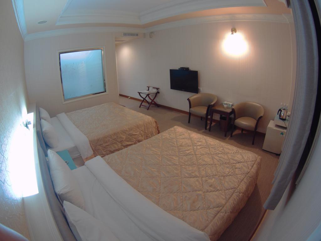 Changsing Business Motel Tainan Luaran gambar