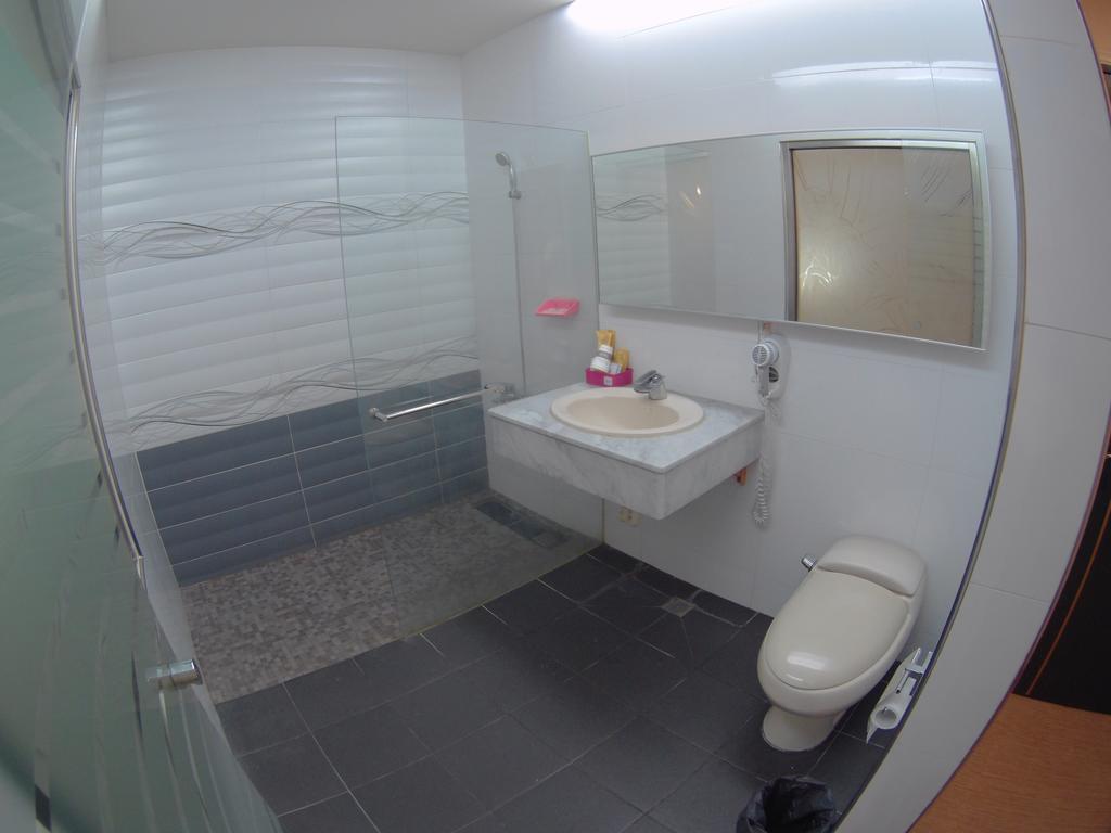 Changsing Business Motel Tainan Luaran gambar