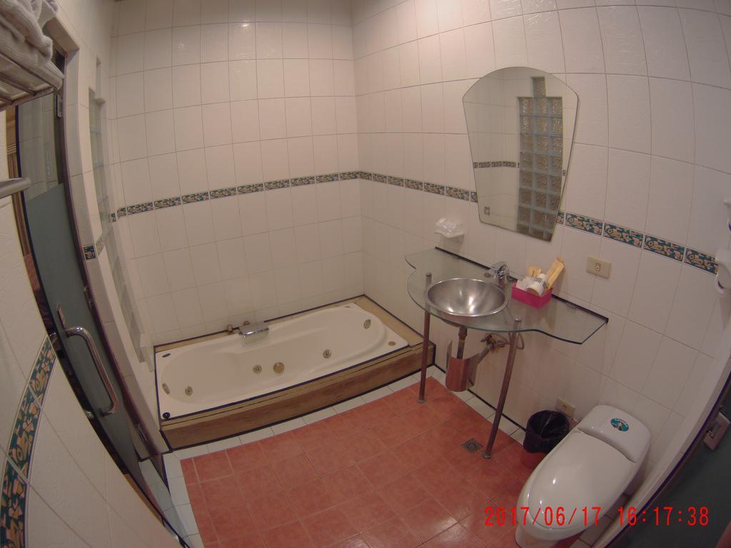 Changsing Business Motel Tainan Luaran gambar