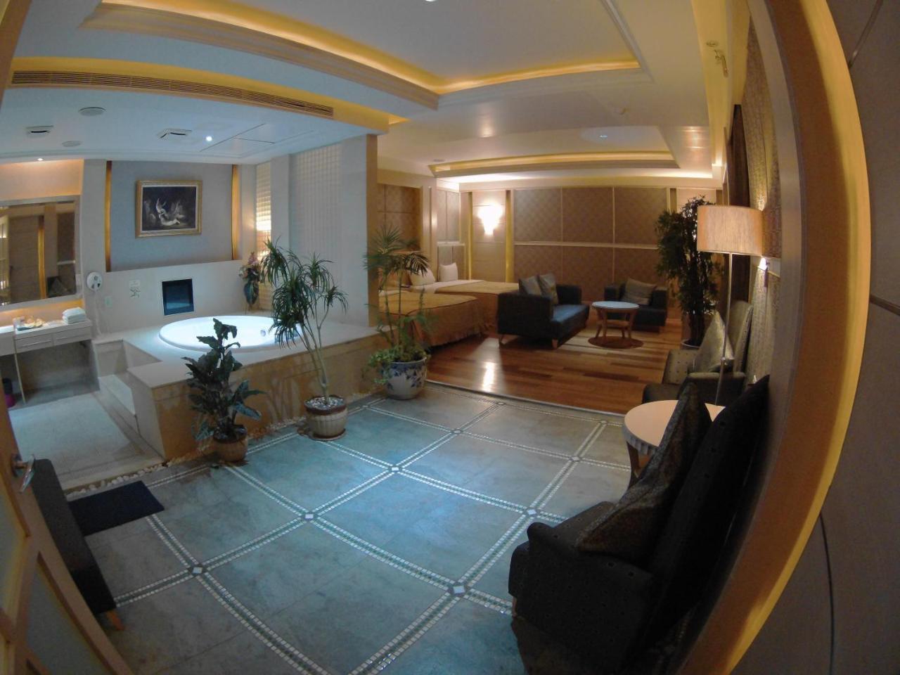 Changsing Business Motel Tainan Luaran gambar